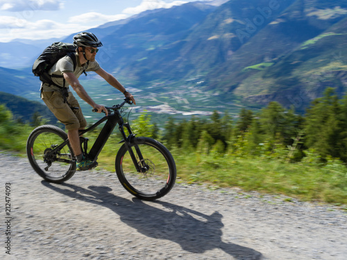Young athlete riding bike through Italien Alps - E-Bike
