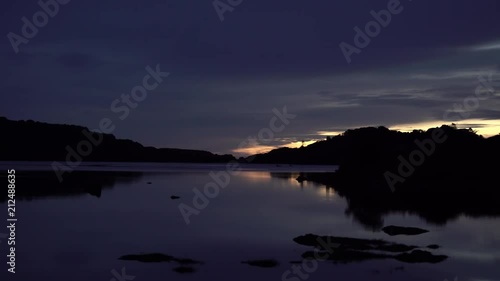Coucher de soleil sur un lac / sunset on the scottish highland loch