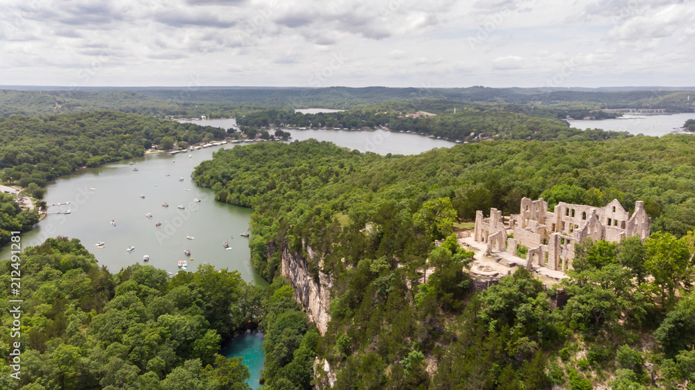 Αυτοκόλλητο Lake of the Ozarks Castle Ruins