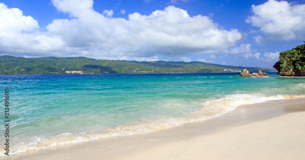 Ferien, Tourismus, Sommer, Sonne, Strand, Meer, Glück, Entspannung, Meditation: Traumurlaub an einem einsamen, karibischen Strand :)