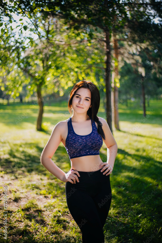 A beautiful girl in the park is engaged in sports. A model with clean skin and oboyatelnoy ulvbkoy in sportswear. Open-air trainings. A beautiful girl in the park is engaged in sports. A model with clean skin and oboyatelnoy ulvbkoy in sportswear. Open-air trainings.