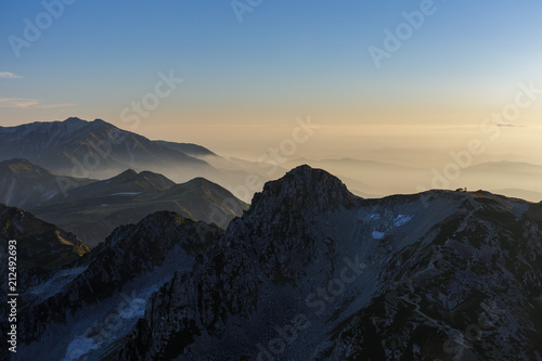 雄山からみる龍王岳と薬師岳の夕景 © Takayoshi Oshima