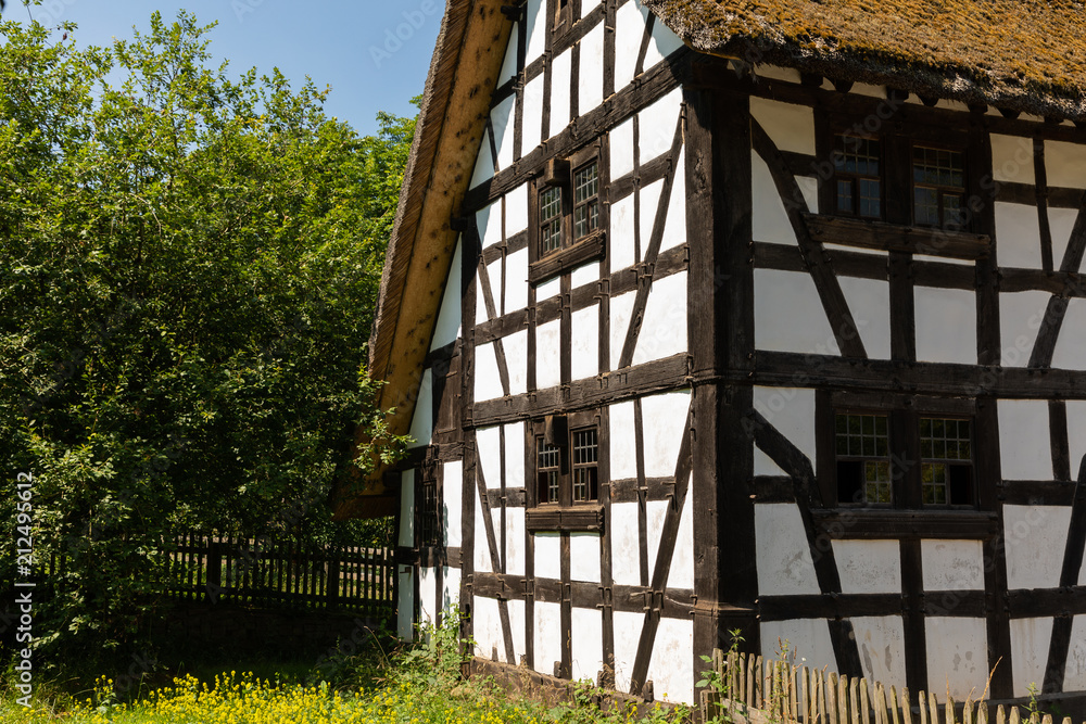 Obraz premium Alte Fachwerkhäuser