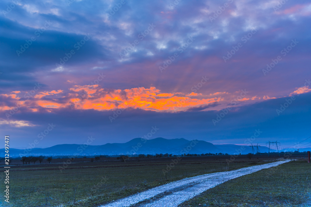 Obraz premium Dramatic clouds at the sunset