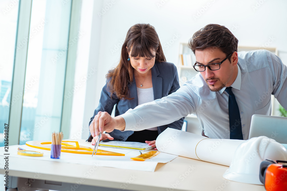 Obraz premium Engineers working on new project