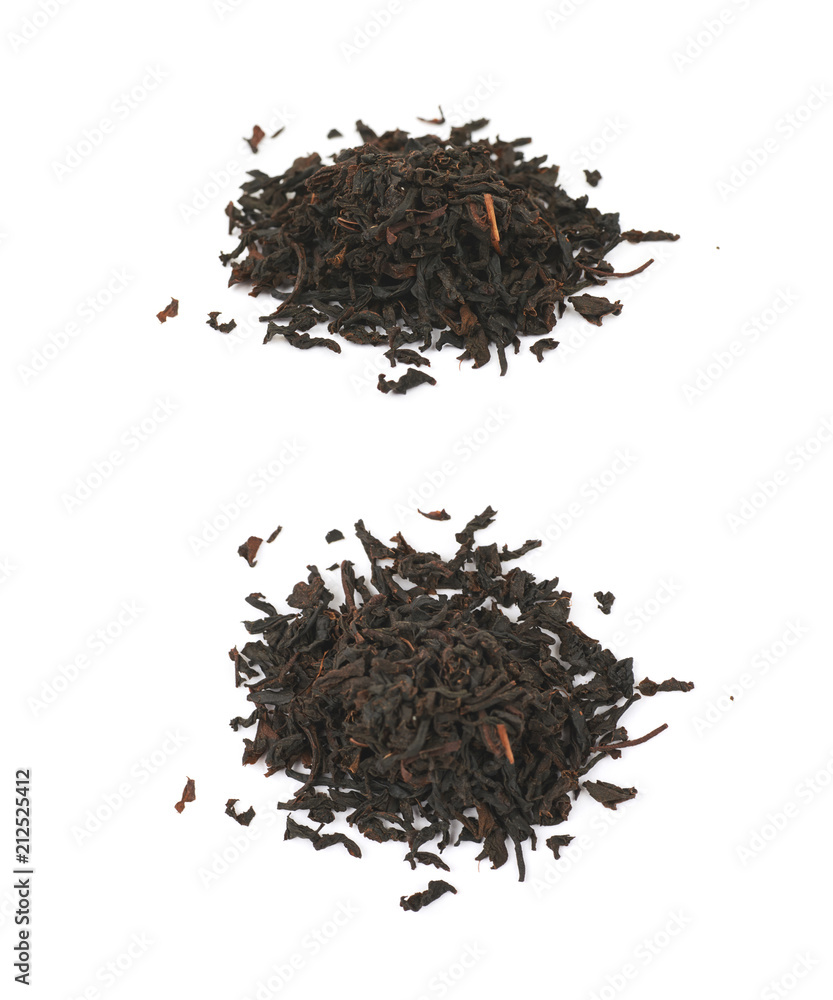 Fototapeta premium Pile of dried tea leaves isolated