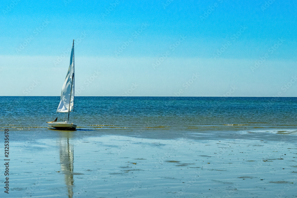 Obraz premium Yacht and Beautiful landscape of ocean beach Cape cod Massachusetts