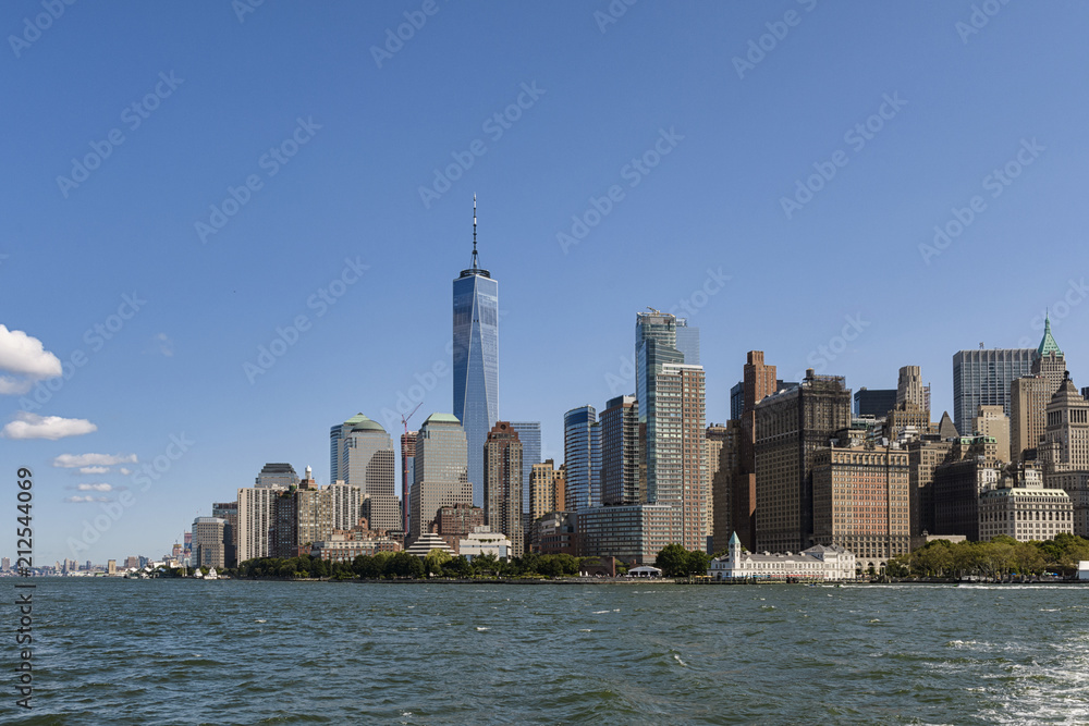 Fototapeta premium Lower Manhattan Skyline from the East River