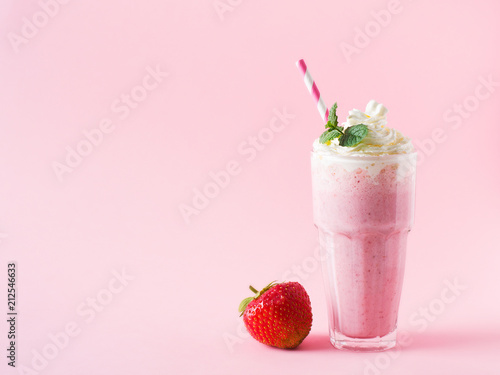 Obraz na plátně Strawberry milkshake or smoothie and fresh raw berries