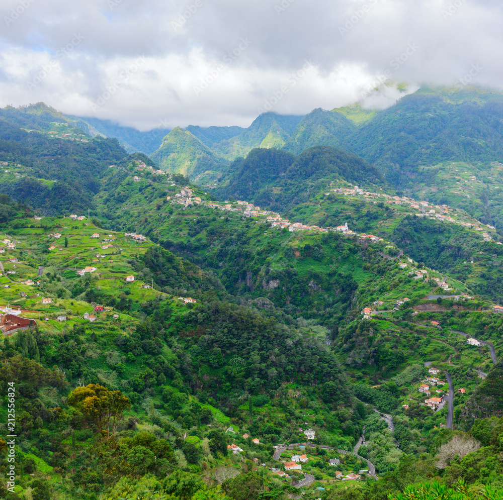 Obraz premium View of mountains on the route Vereda da Penha de Aguia, Madeira Island, Portugal, Europe.