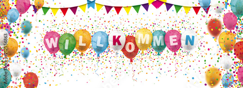 Bunte Luftballons mit dem Wort Willkommen