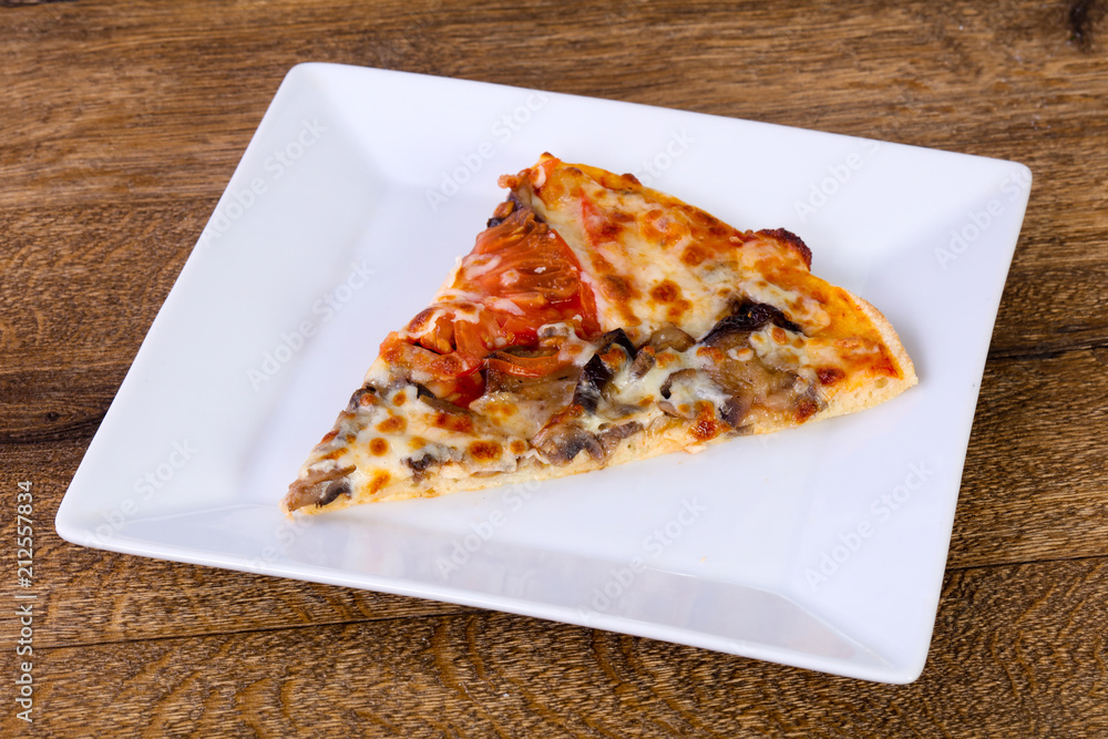 Eggplant pizza with tomato Eggplant pizza with tomato