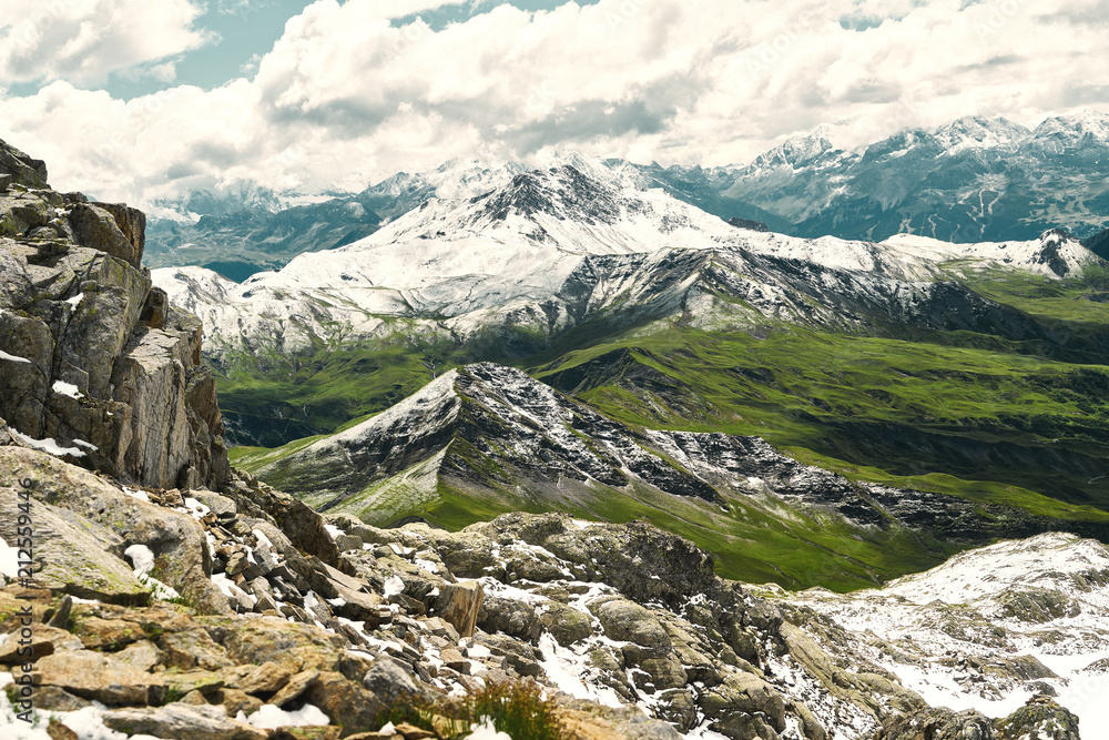 Fototapeta Góra w Alpach pasmo górskie z śniegiem