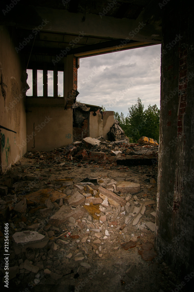 Fototapeta premium texture, brickwork on an abandoned building, fallen walls and steps