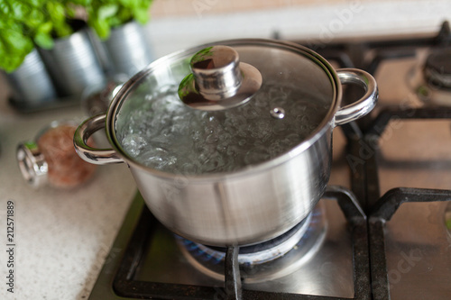 Cooking spaghetti in a pot