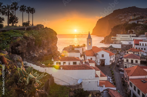 Obraz na płótnie Sunset over the church in Camara de Lobos, Madeira, Portugal w salonie