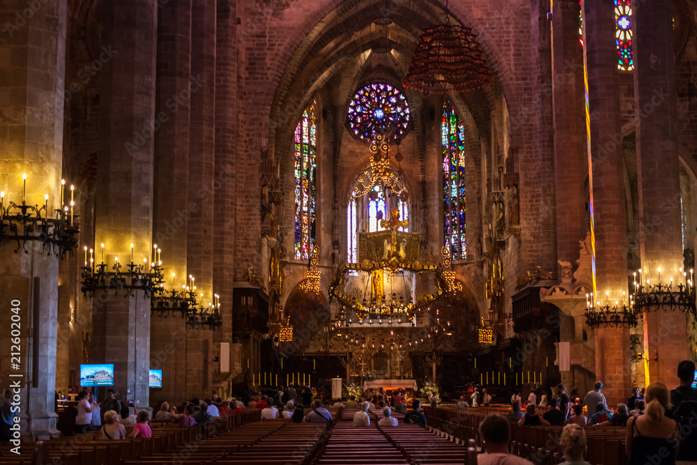 Obraz premium Tourists inside the Cathedral of Santa Maria of Palma, also known as La Seu