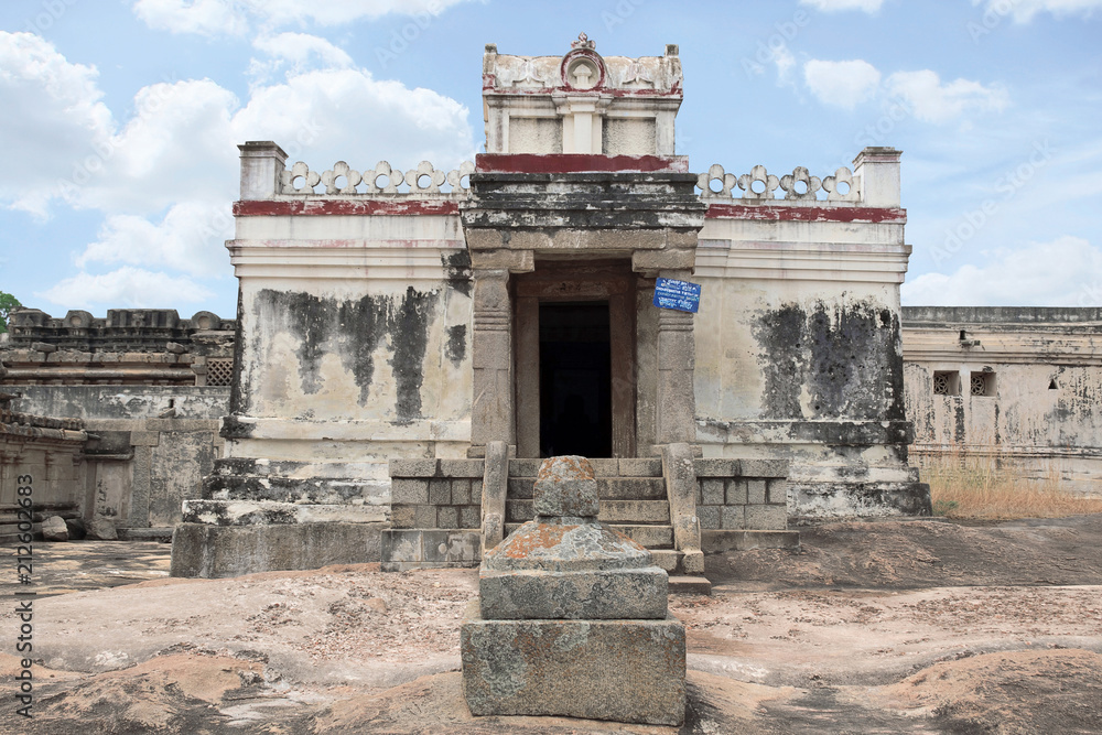 Fototapeta premium Chandranatha Basadi, Chandragiri hill, Sravanabelgola, Karnataka