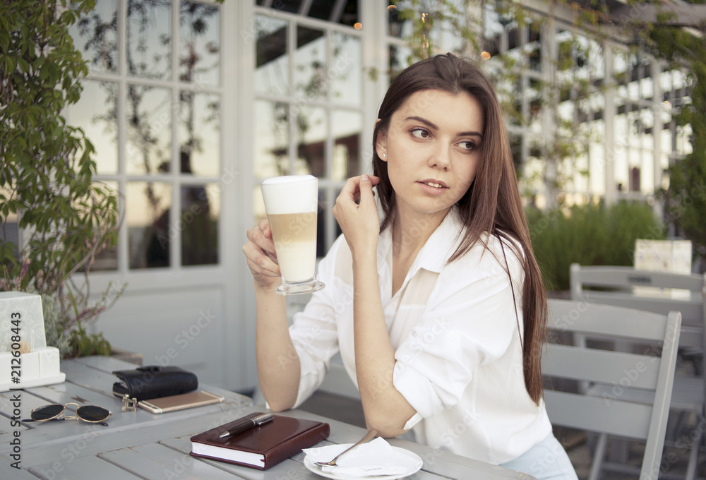 Obraz premium a girl in a summer cafe