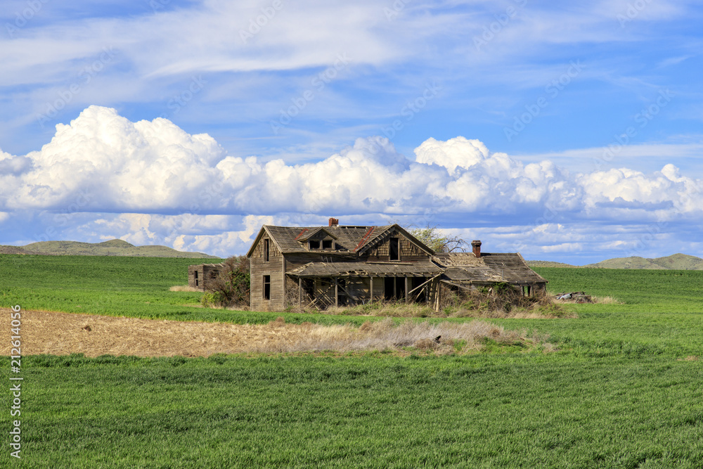Abandoned Farmhouse in rural Washington Abandoned Farmhouse in rural Washington