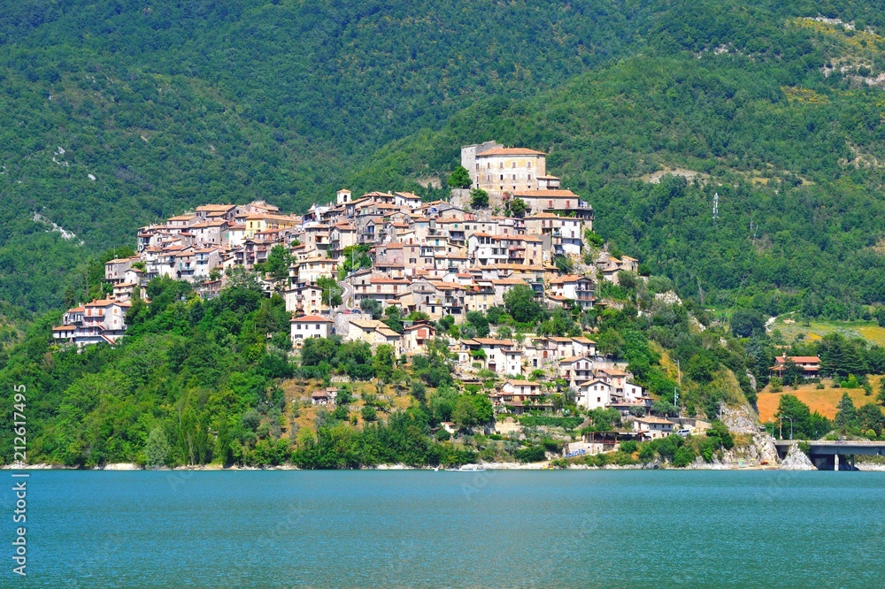 Castel di Tora - Lago del Turano