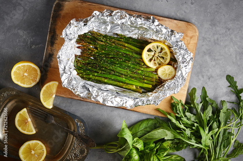 baked asparagus with lemon in foil