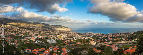 Fototapeta Naklejka Na Ścianę i Meble -  View from Pico dos Barcelos to the Funchal city, Madeira, Portugal