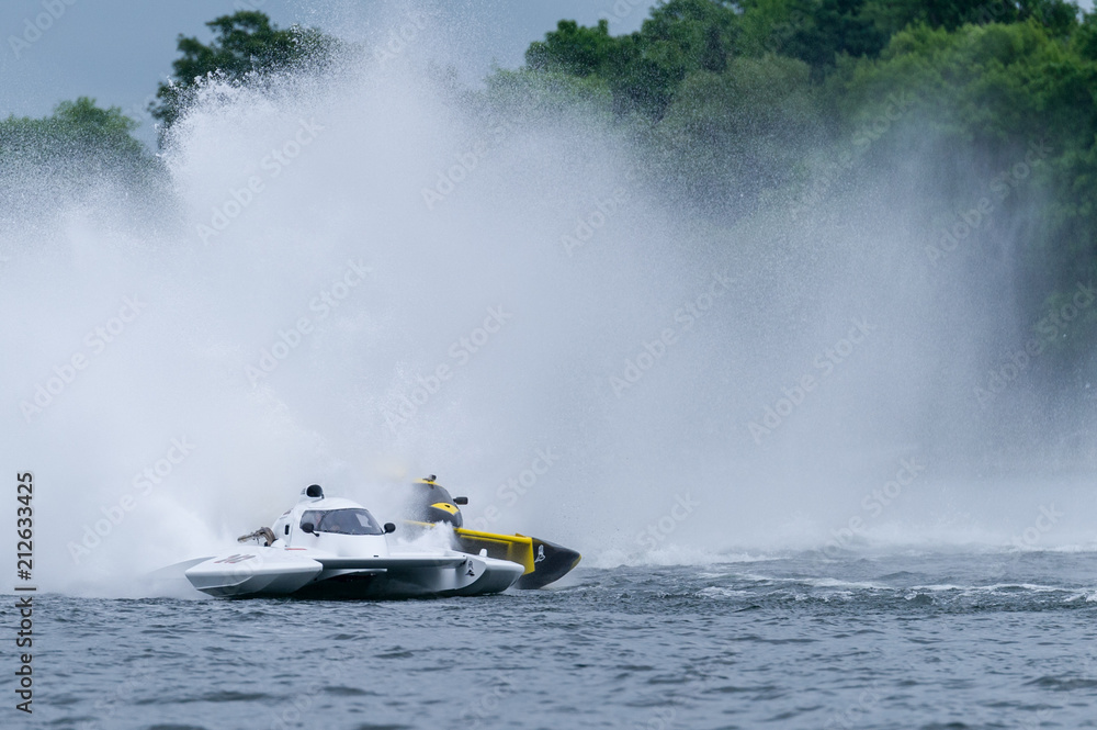 Fototapeta premium Speed boats in fast action race