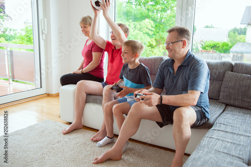 Grandparents, their son and grandson are emotionally ill for the national team photo