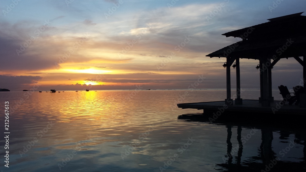 Atardecer mirando al este Atardecer mirando al este