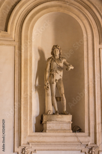 ROMAN STATUE WHITE