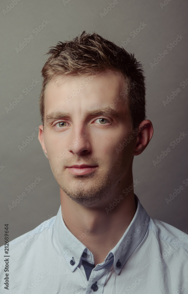 Obraz premium Portrait of a smart serious young man