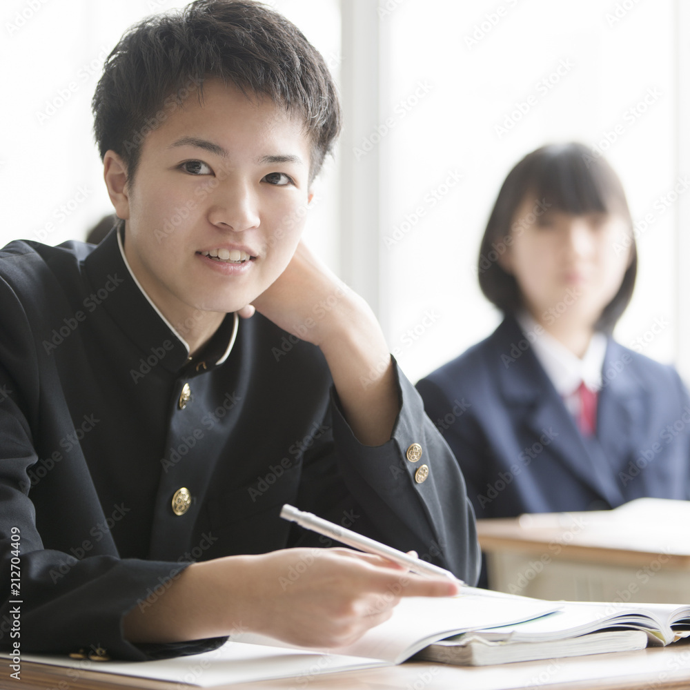 頬杖をつく男子学生 Stock Photo Adobe Stock