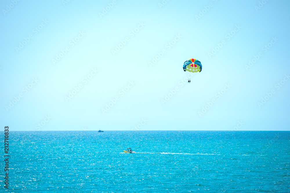 ??rasailing, parachute over the sea flying behind the boat ??rasailing, parachute over the sea flying behind the boat