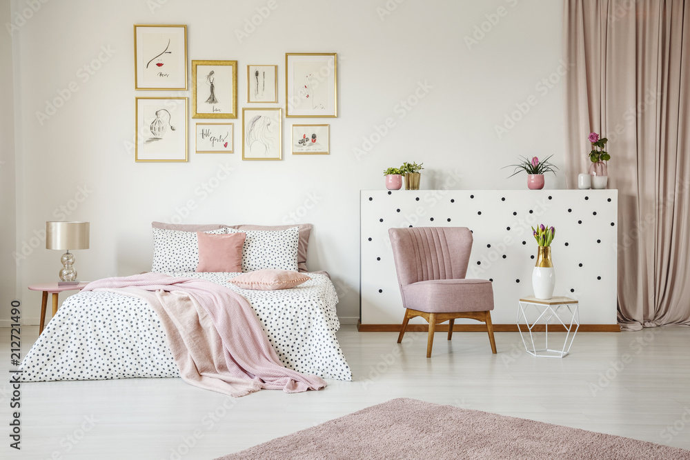 Pink spacious bedroom interior - obrazy, fototapety, plakaty 