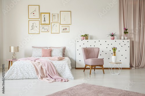 Pink spacious bedroom interior © Photographee.eu