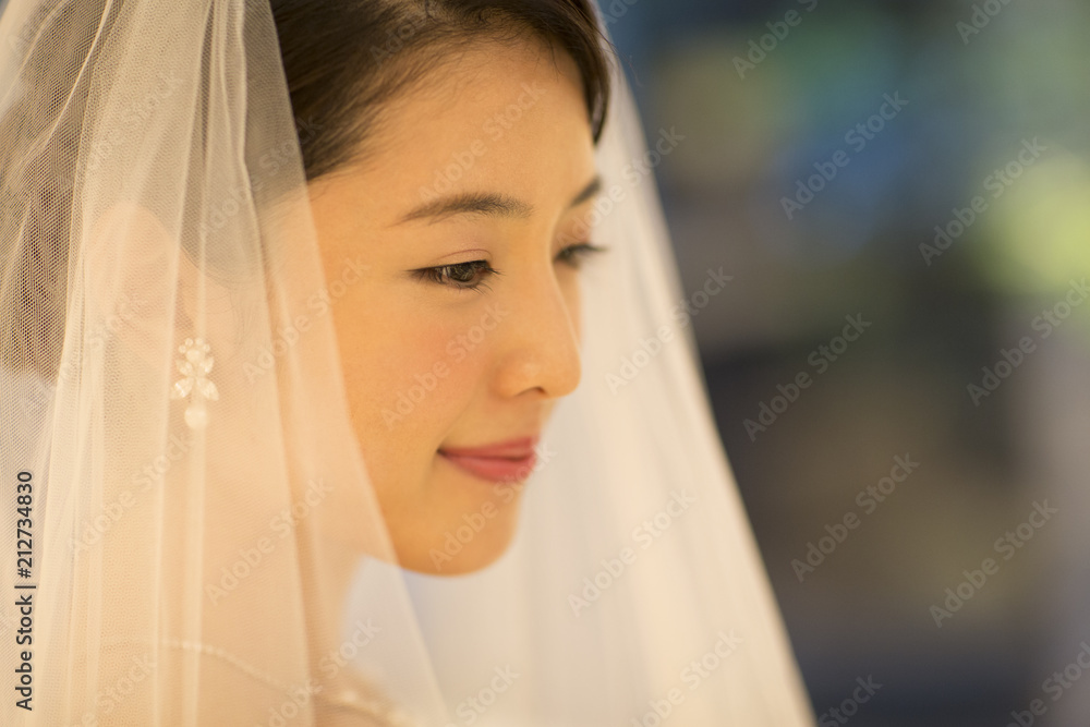 ウェディングドレス姿の新婦 ウェディングドレス姿の新婦