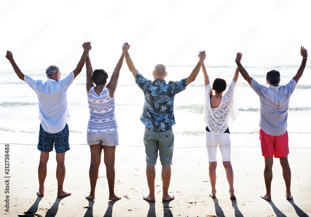 Obraz premium Group of seniors on the beach