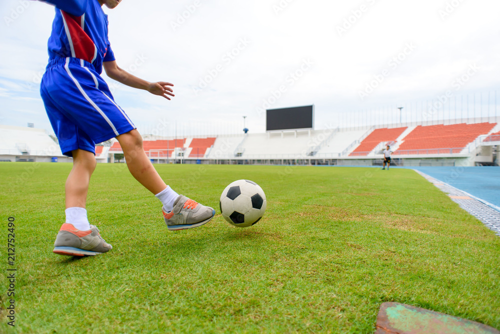 Obraz premium Boy play football