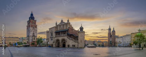 Fototapeta Rynek Główny w Krakowie o wschodzie słońca, Polska-Panorama