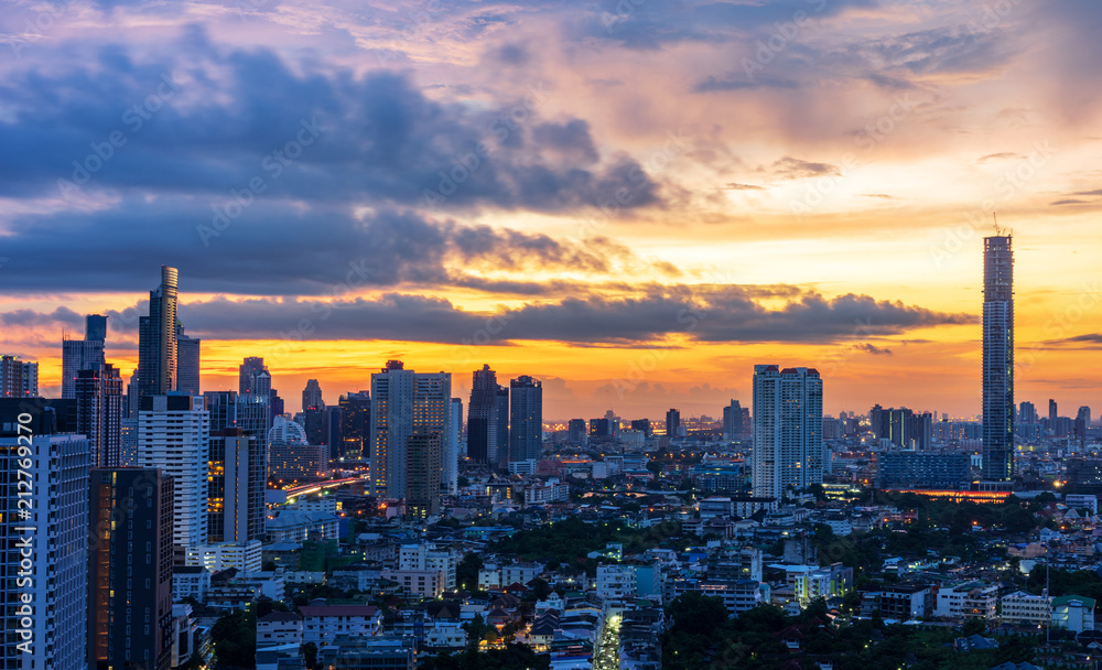 Fototapeta premium scenic view of sunrise cityscape in metropolis and cloudscape