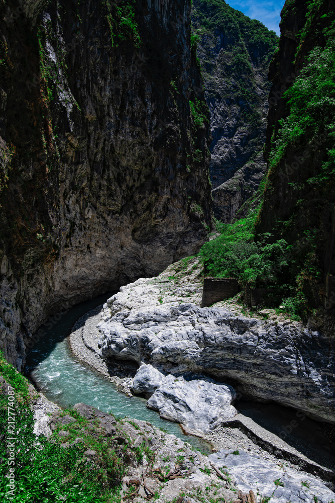 Obraz premium mountains and river