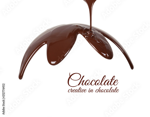 Φωτογραφία Melted chocolate syrup on white background