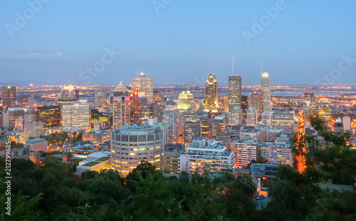 Fototapeta Naklejka Na Ścianę i Meble -  Beautiful view of Montreal after sunset, in quebec Canada