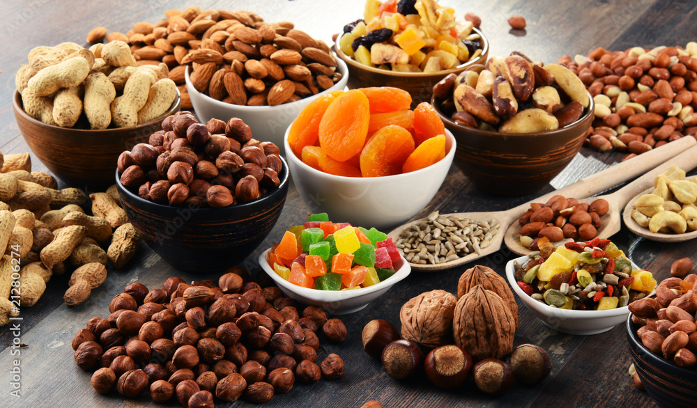 Composition with dried fruits and assorted nuts