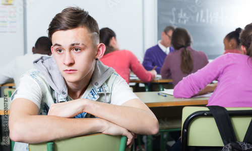 Φωτογραφία Student outcast in the class.
