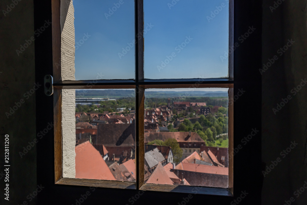 Φωτογραφία Aerial view of historic cityscape, Rothenburg ob der Tauber, thru a tower window