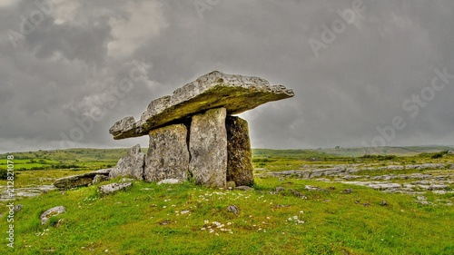 Poulnabrone Dolmen in Ireland, Uk. in Burren, county Clare. Period of the Neolithic.  © Lyd Photography