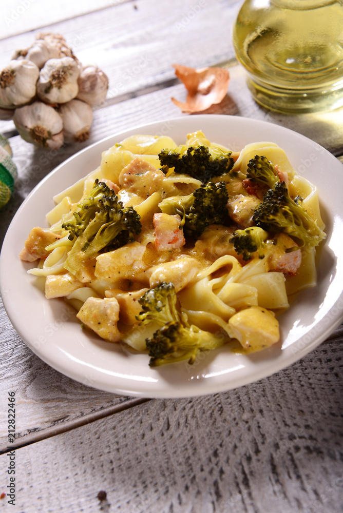 Pasta with broccoli and chicken with cheese sauce