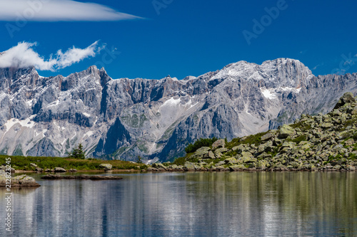 The Hohe Dachstein mountain range with Spiegelsee in the foreground © Ditlevsen